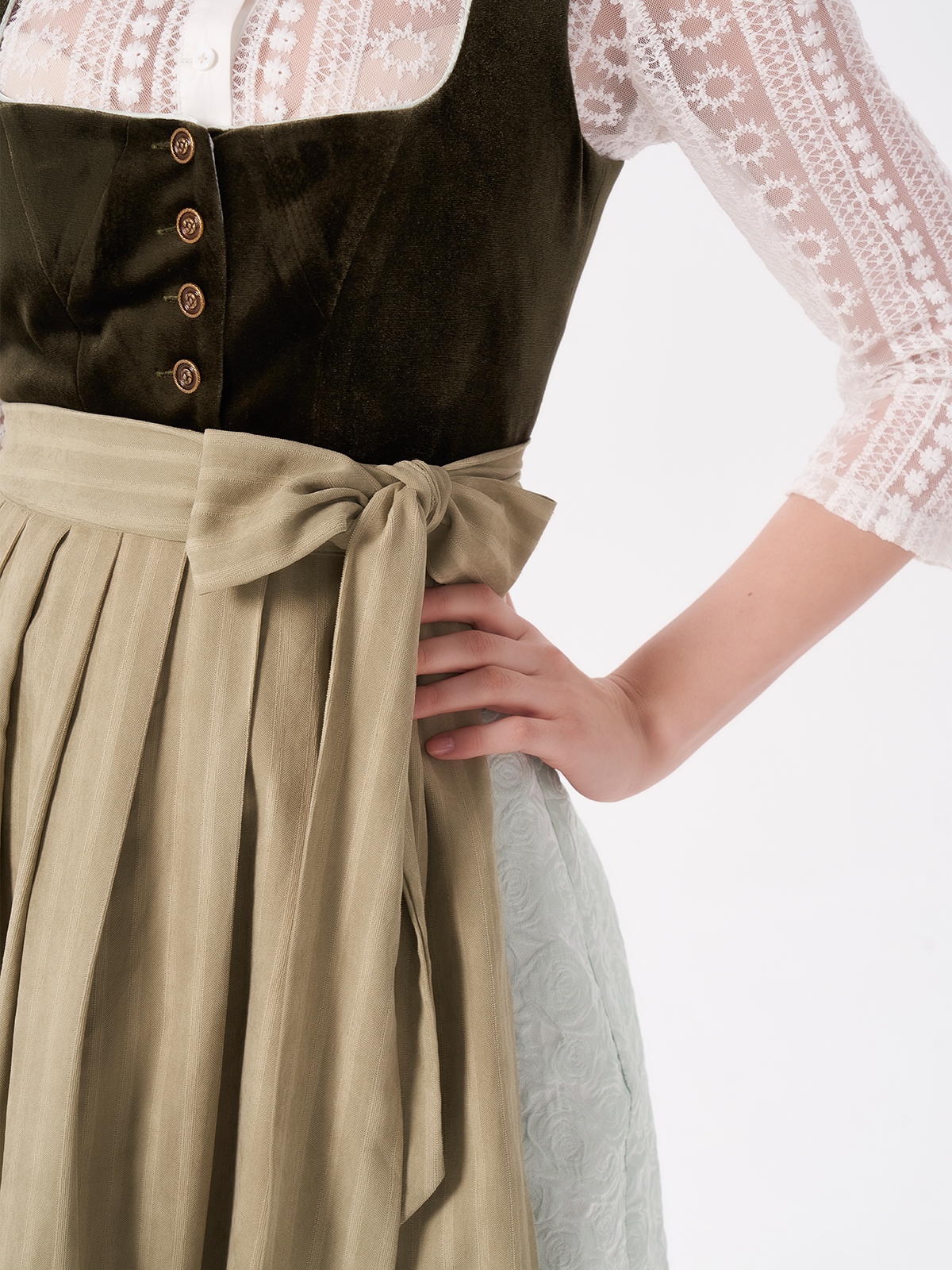 Grünes Samt-Dirndl