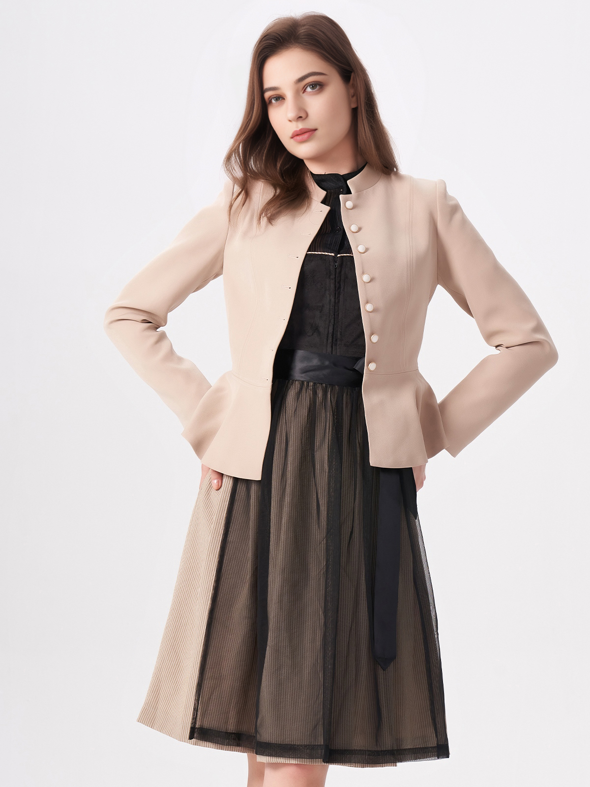 Dirndl mit Lederjacke