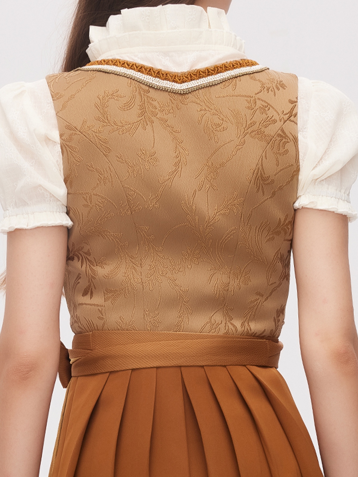 Dirndl in Gelb – ein Kontrast zum klassischen Schwarz