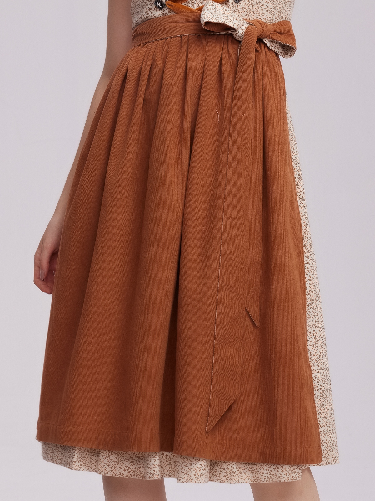 Dirndl mit Ärmeln in Braun