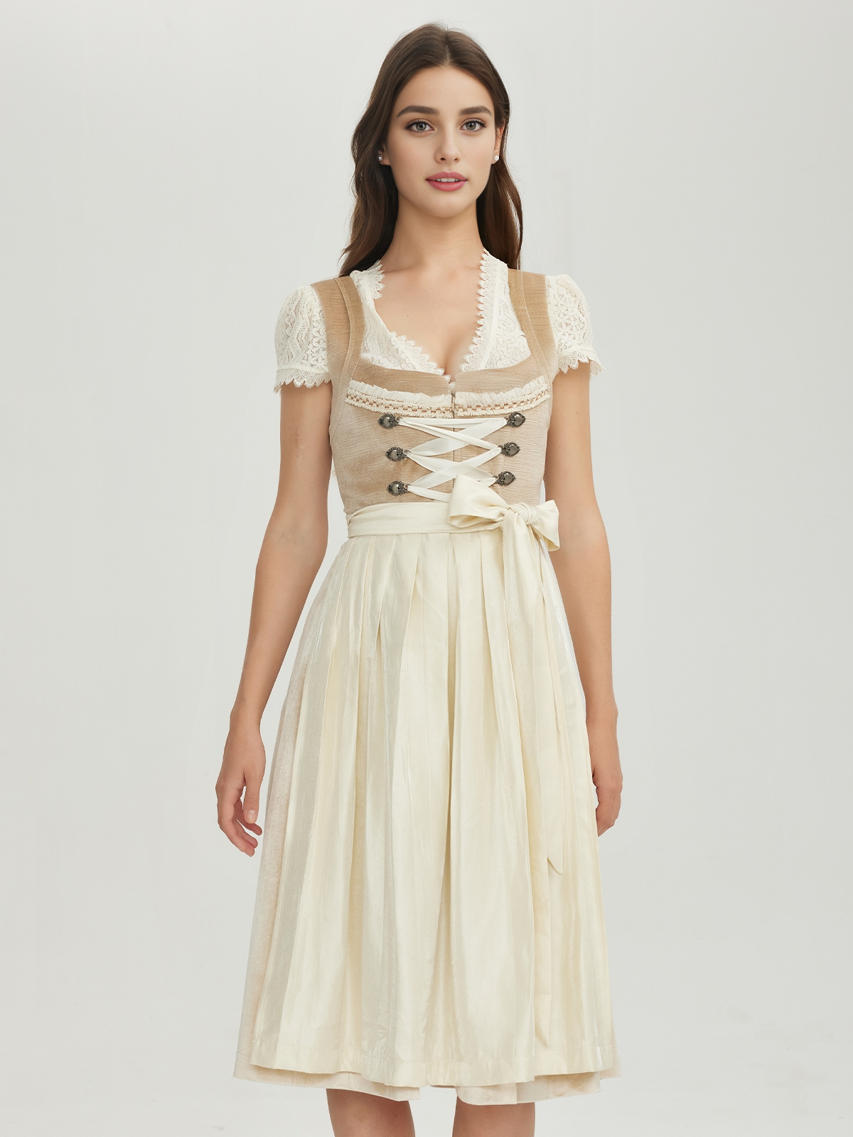 Ein Dirndl Flieder in Braun mit feinen Stickereien – zeitlos und modern zugleich.
