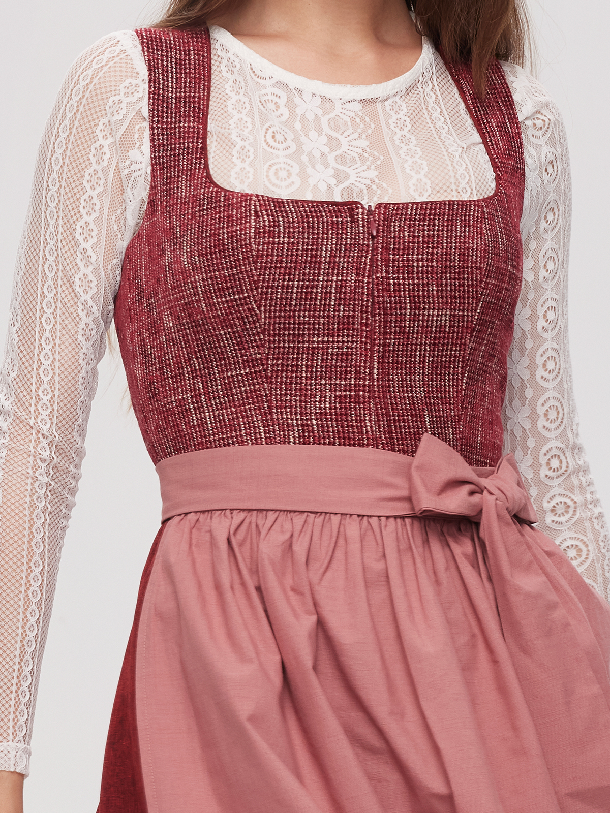 Modernes Dirndl mit Reißverschluss in Rot