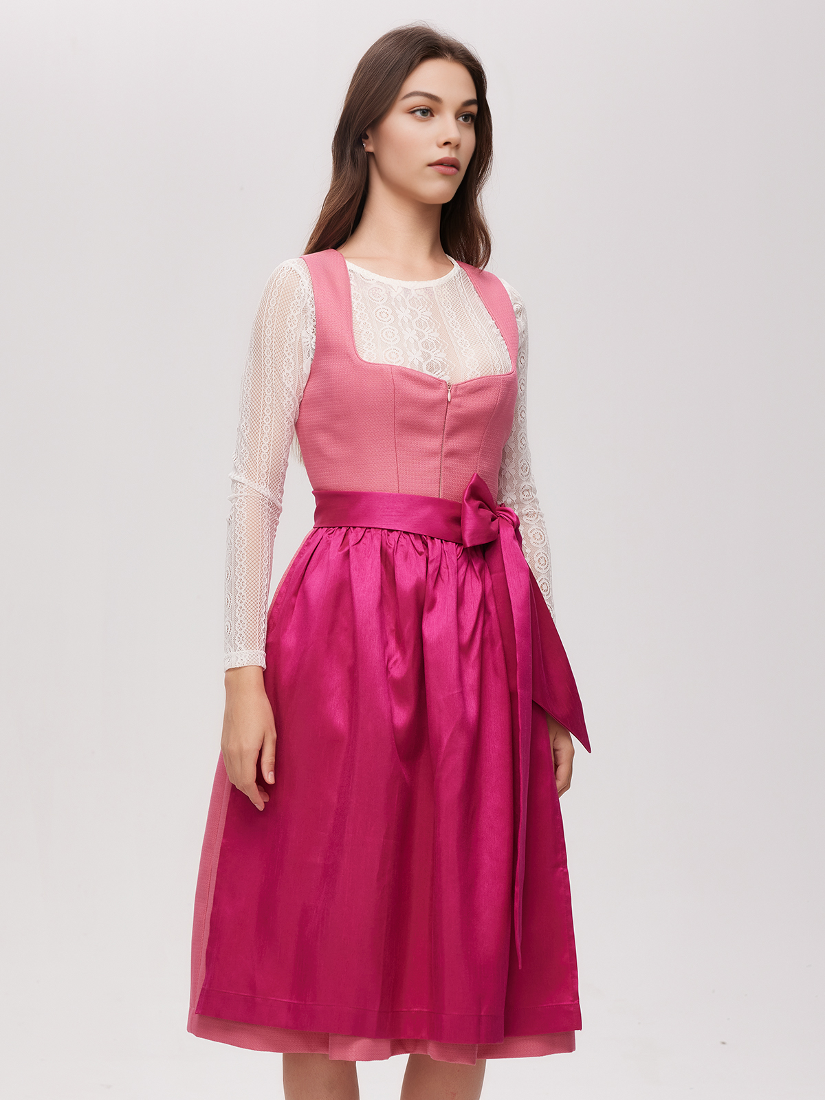 Dirndl Mini Blau in modernem Stil