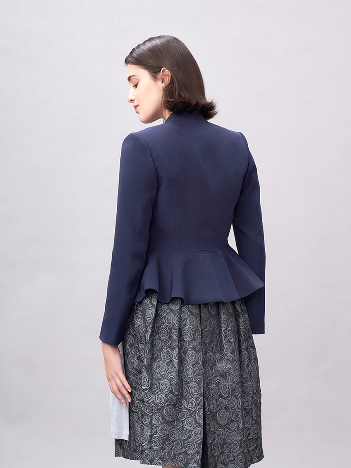 Modernes Dirndl in Marineblau
