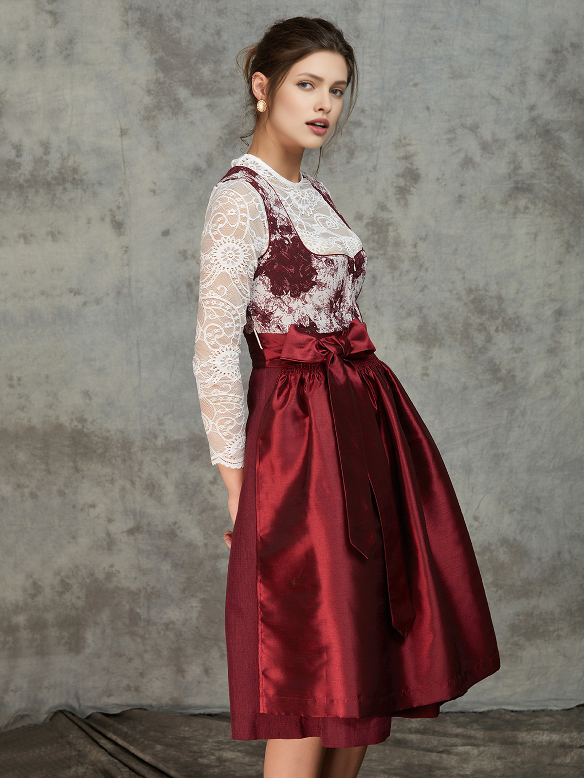 Dirndl in Rot – zeitlos und elegant