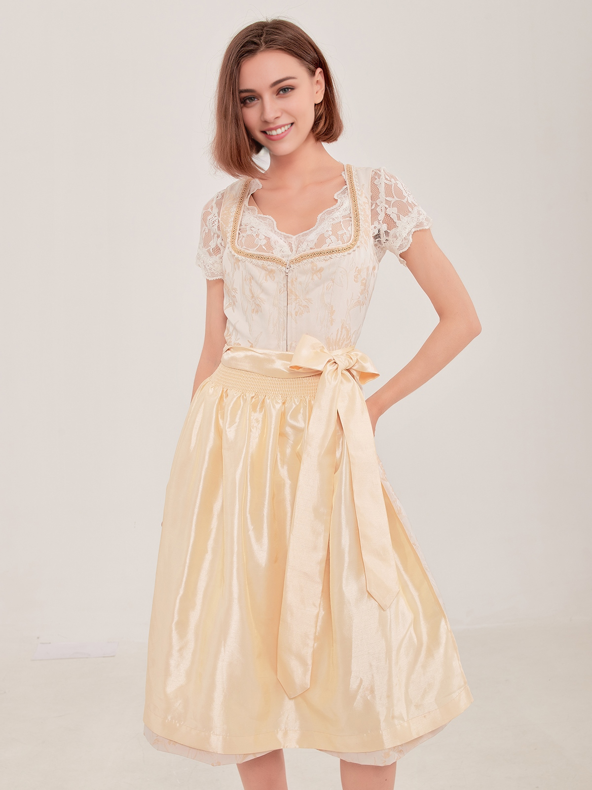 Ein elegantes gelbes Dirndl von Ehreer