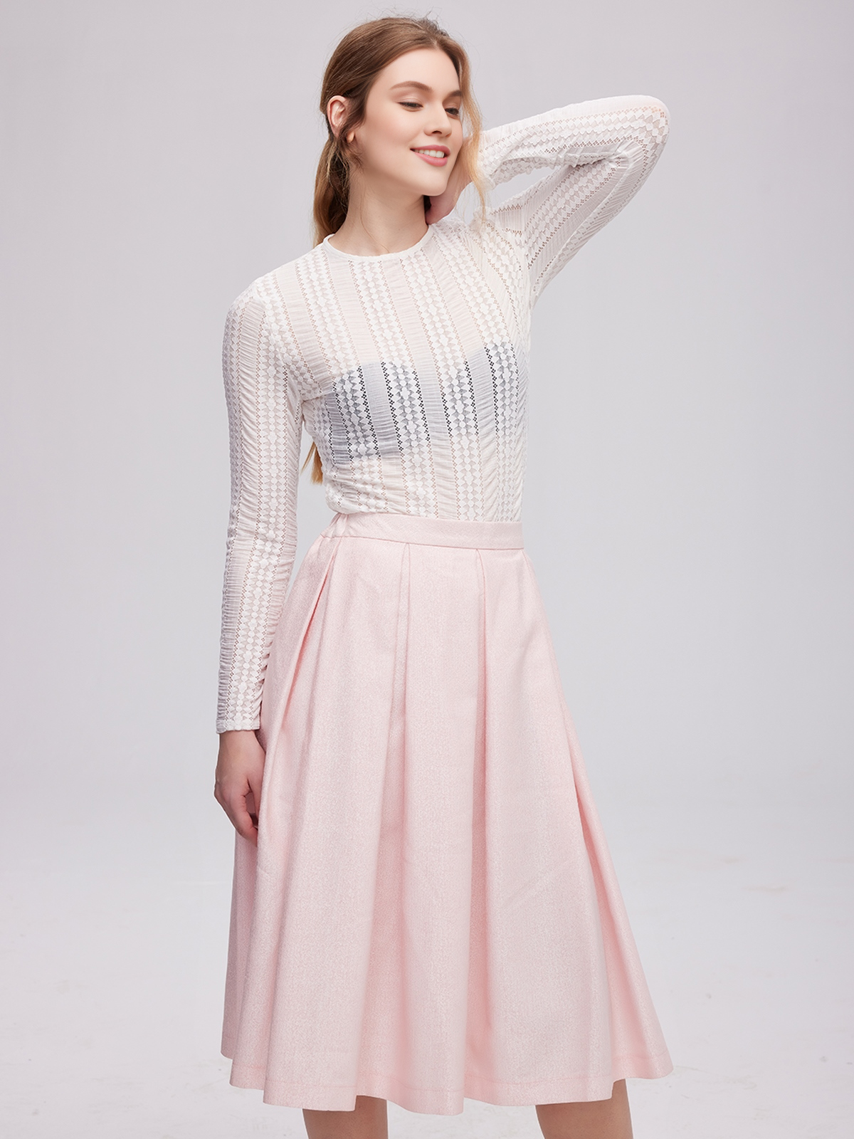 Weißes Dirndl mit rosa Schürze