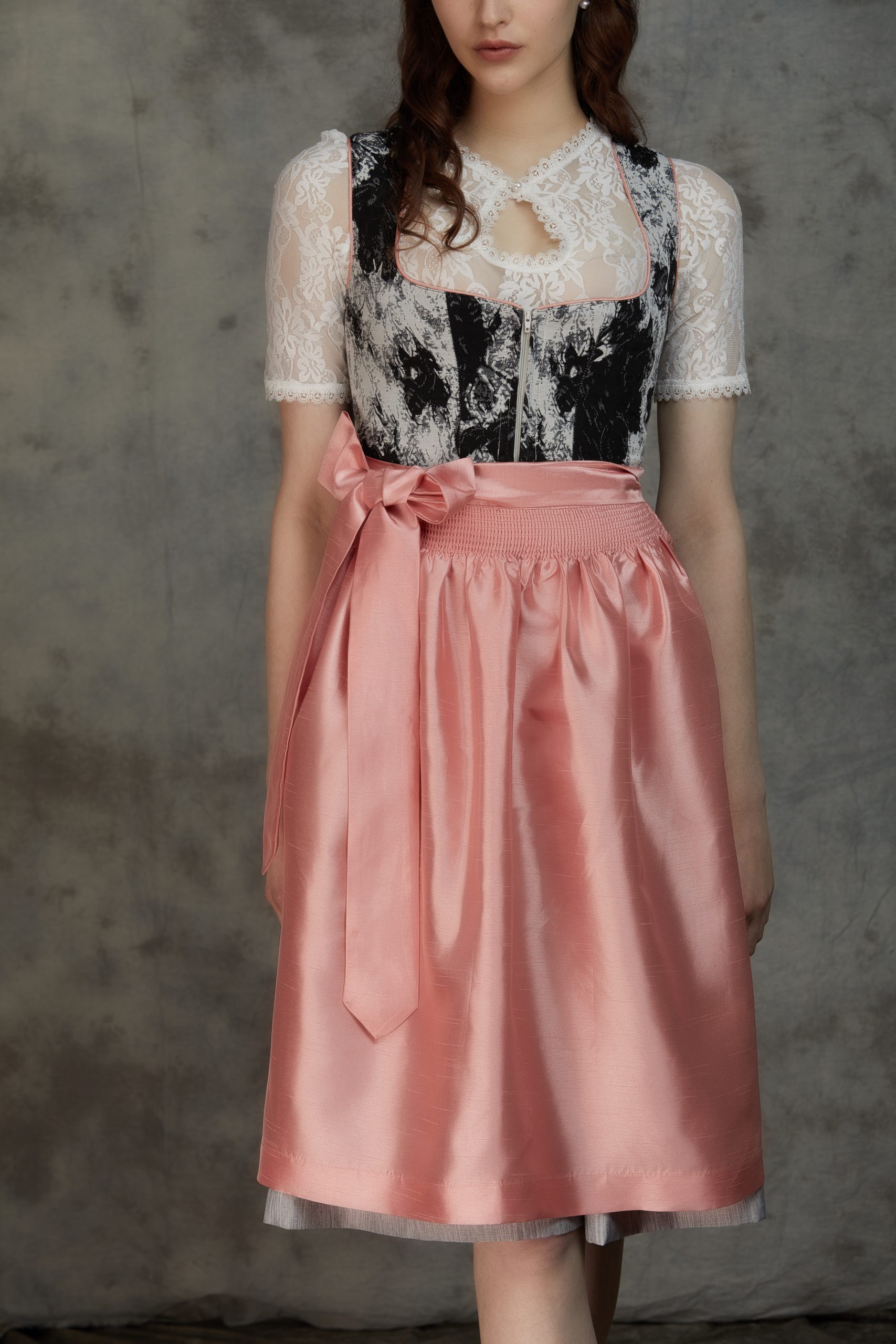 Dirndl mit Herzausschnitt