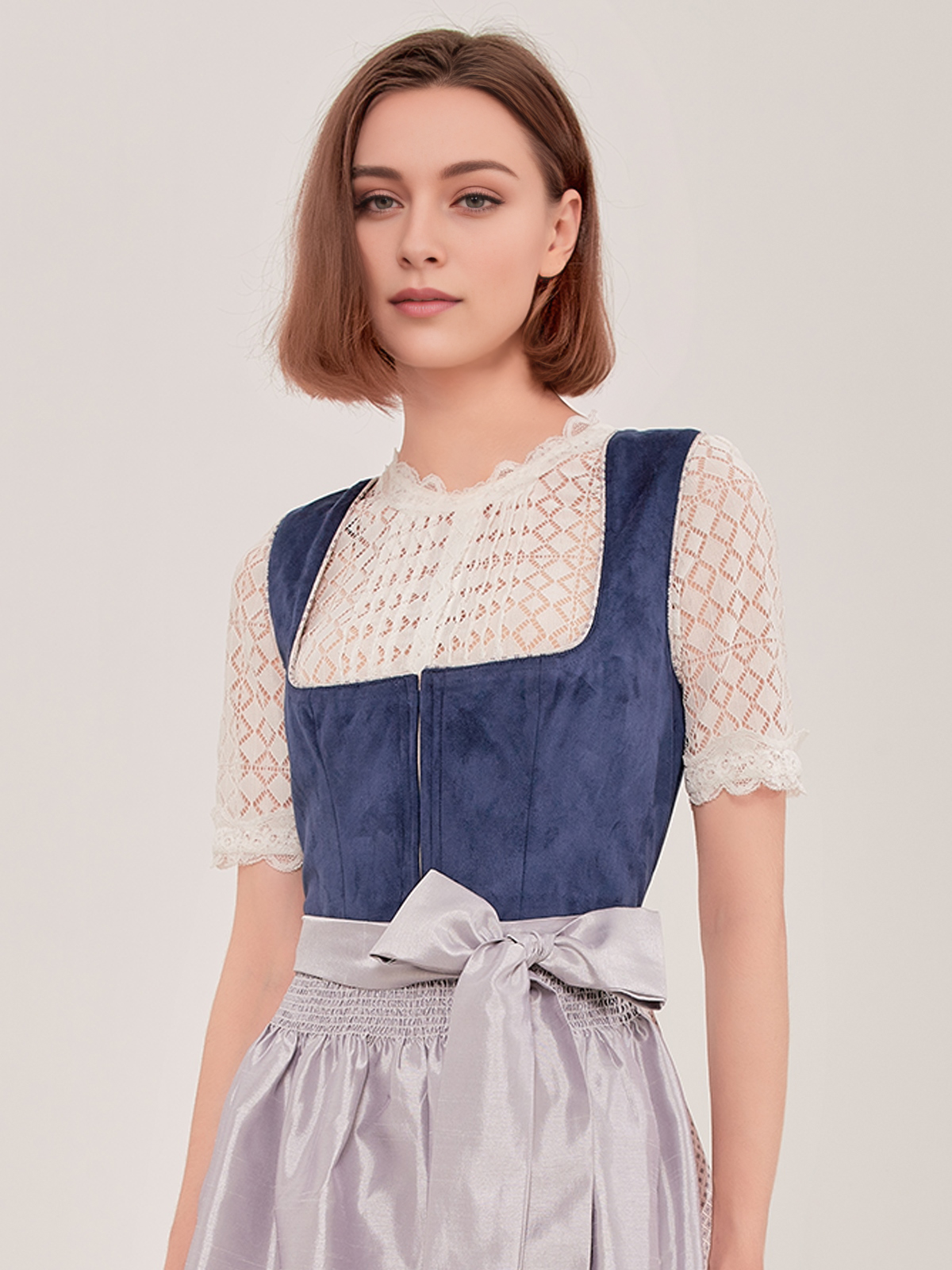 Modernes Dirndl in Blau