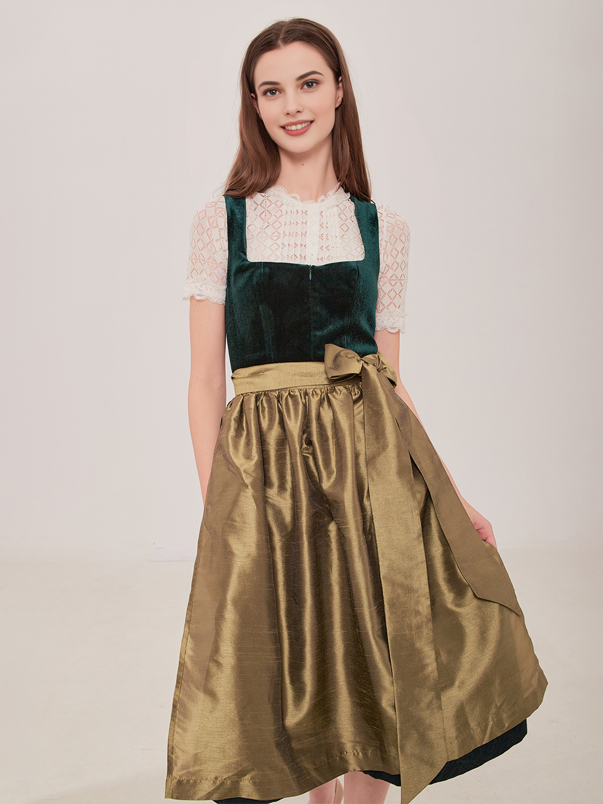 Dirndl mit betontem Ausschnitt