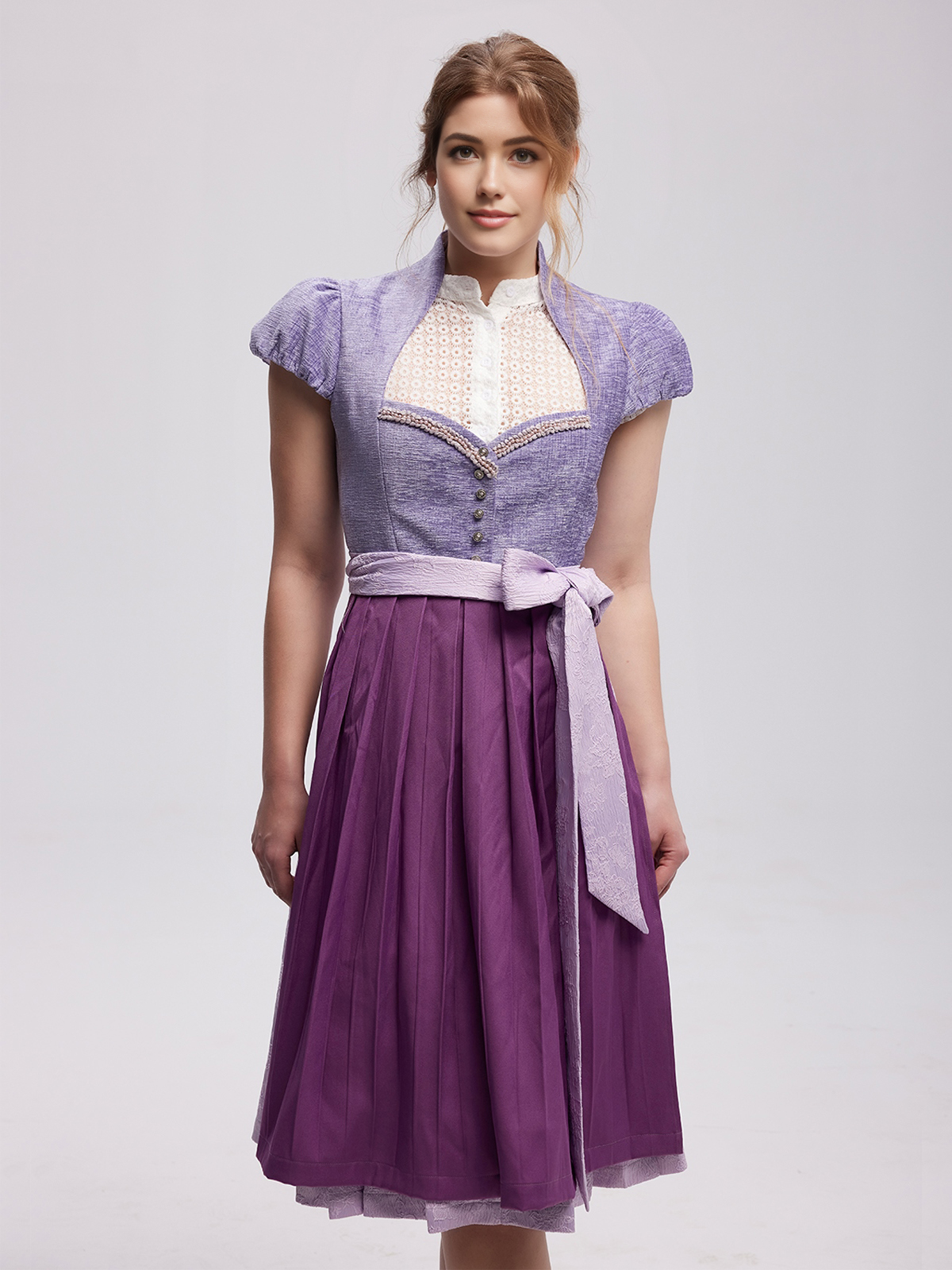 Schwarzes Dirndl mit modernem Schnitt
