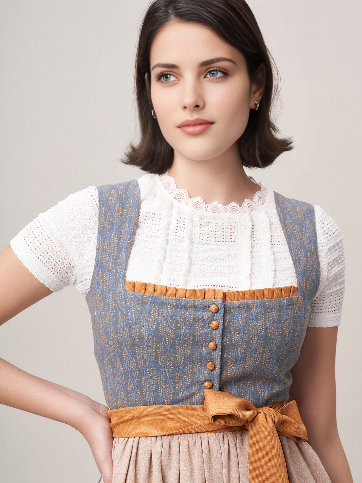 Dirndl in Schwarz-Beige Kombination