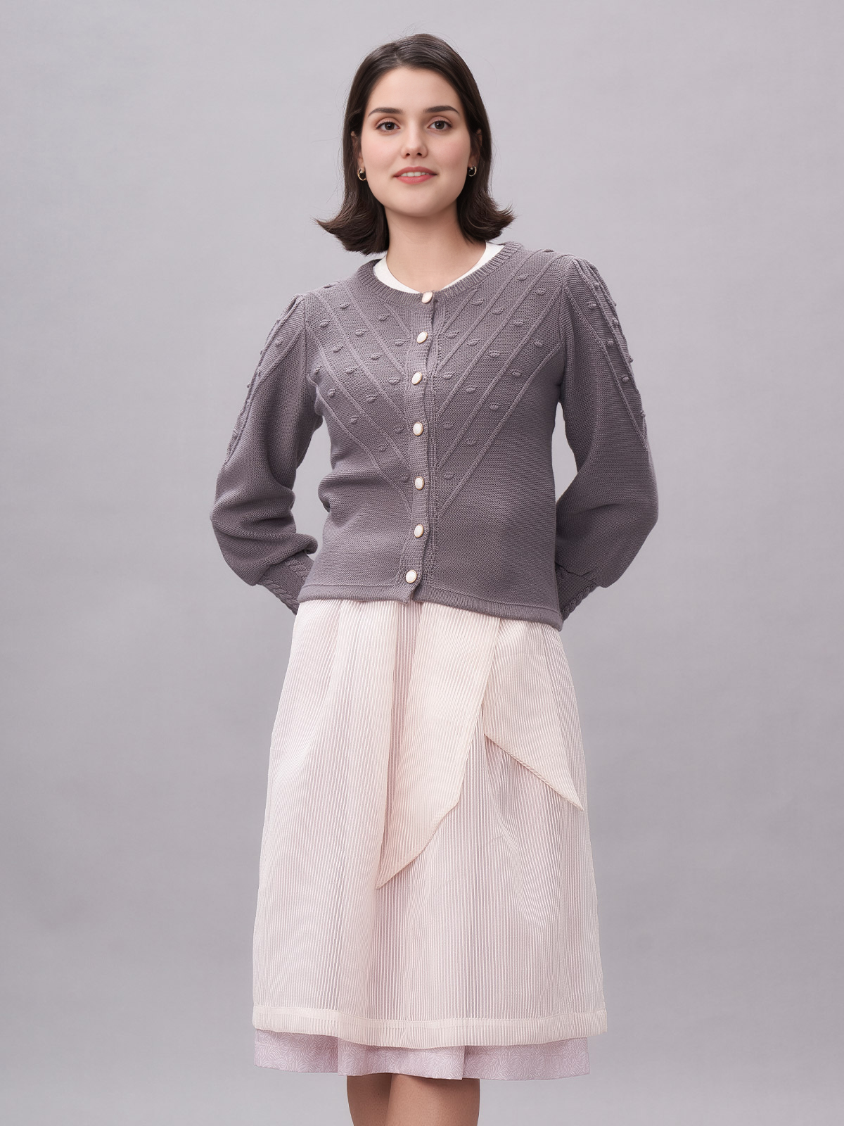 Elegante Langarm Dirndlbluse in Grau