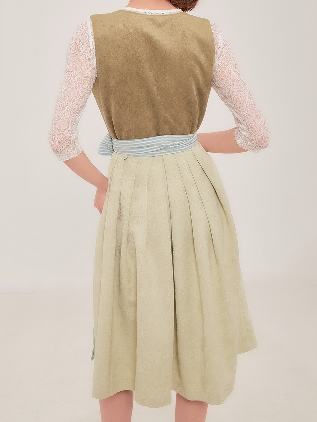 Dirndl in Grün – ein moderner Klassiker