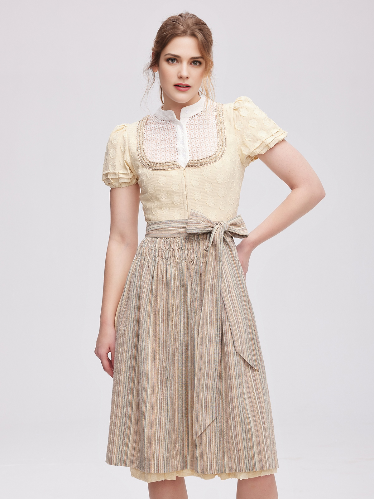 Modernes Dirndl in Gelb