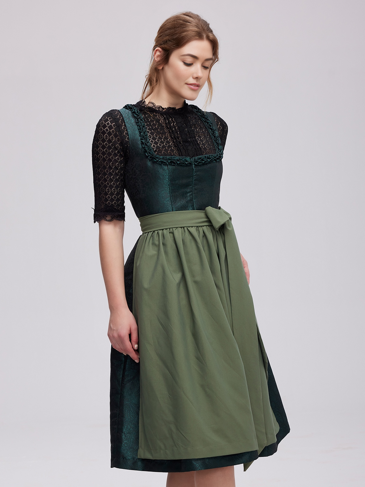 Modernes Dirndl in Grün – perfekt für den urbanen Look