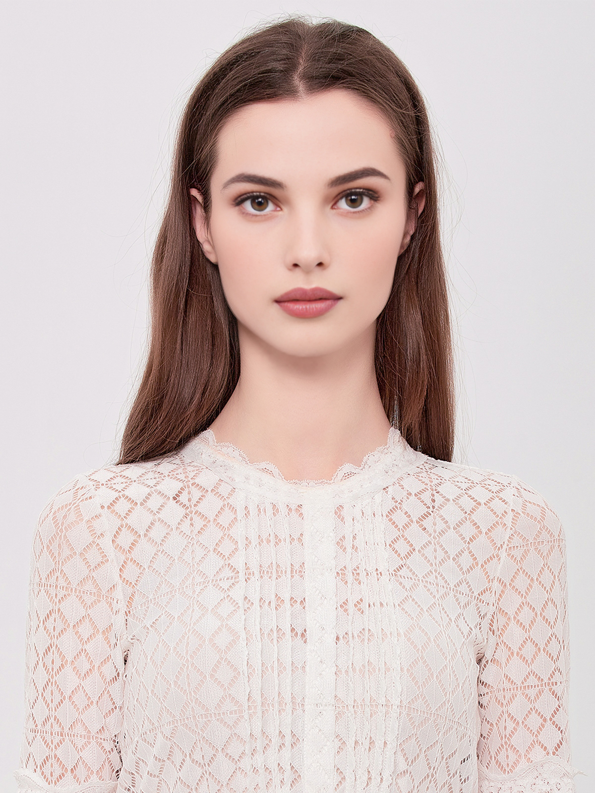 Dirndl hellgelb mit weißer Bluse