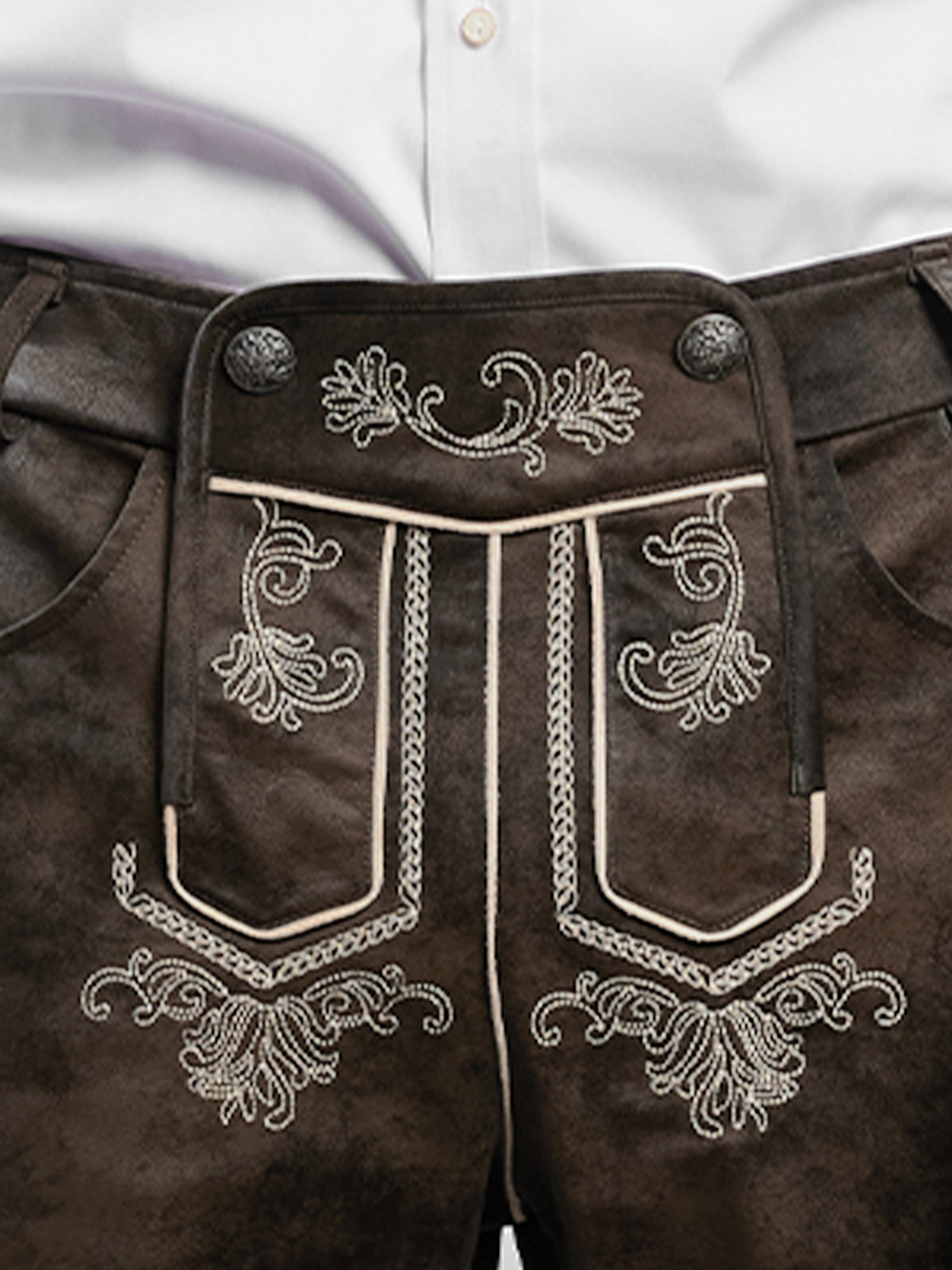 Dirndl mit Lederhose – ein moderner Twist